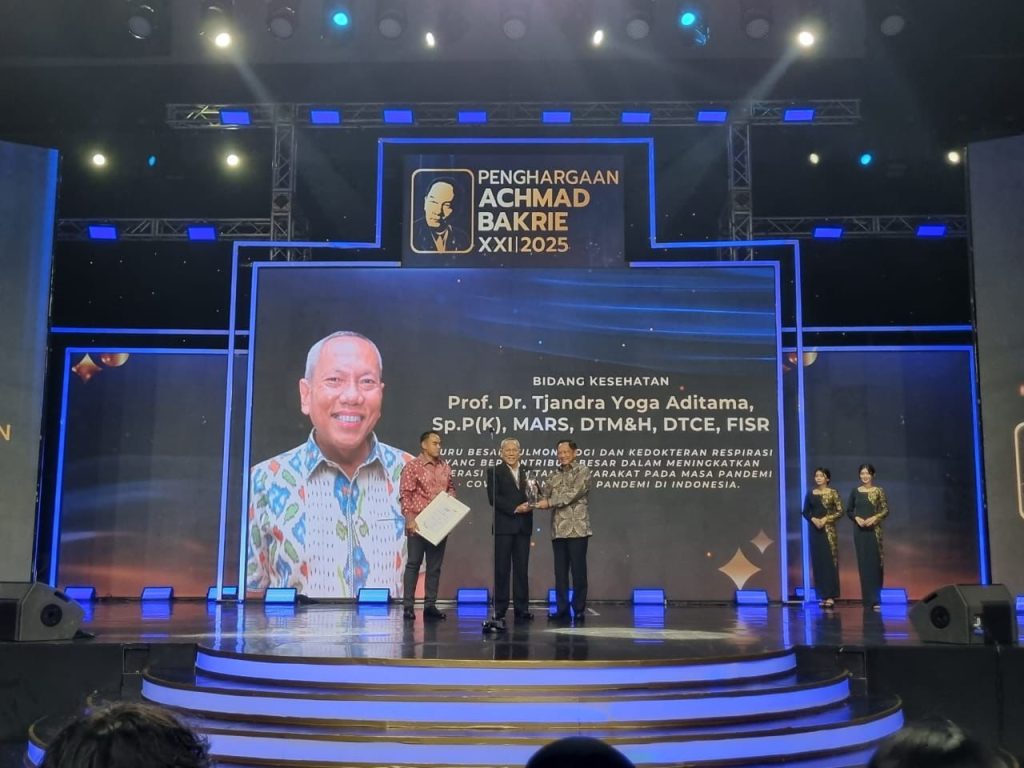 BAKRIE AWARD UNTUK PROF. Dr. TJANDRA YOGA ADITAMA